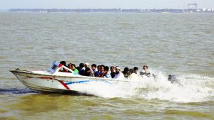 আবারও যাত্রী নিয়ে পদ্মায় ডুবে গেলো স্পিডবোট