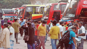 ঈদের পরদিনও ঢাকা ছাড়ছে মানুষ, গাবতলীতে চাপ