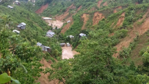 চট্টগ্রামে পাহাড় ধসে নিহত ৪