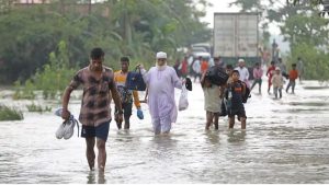 সারাদেশে বন্যায় বিভিন্ন রোগে আক্রান্ত ১০ হাজার ৭৭৪ জন