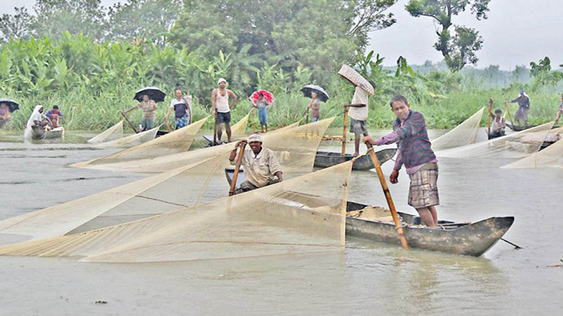 হালদা থেকে সাড়ে ৩ হাজার মিটার ঘেরা জাল জব্দ