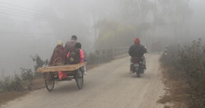 পঞ্চগড়ে তাপমাত্রা বাড়লেও কমেনি শীতের দাপট