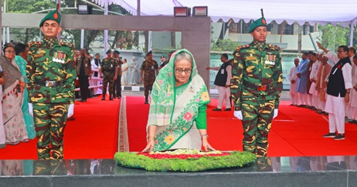 মুজিবনগর দিবসে বঙ্গবন্ধুর প্রতিকৃতিতে প্রধানমন্ত্রীর শ্রদ্ধা