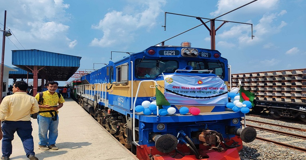 পদ্মা সেতুতে পরীক্ষামূলক ট্রেন চলাচল শুরু