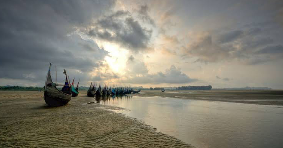 কক্সবাজার উপকূল থেকে ১৪৩০ কিলোমিটার দক্ষিণে মোখা