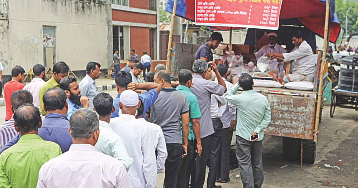 আজ থেকে টিসিবির কার্ডে ওএমএসের চাল