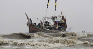 বঙ্গোপসাগরে ১০ ট্রলারডুবি, নিখোঁজ ৩০