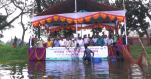 বিমার আওতায় আনা হবে চিংড়ি চাষিদের