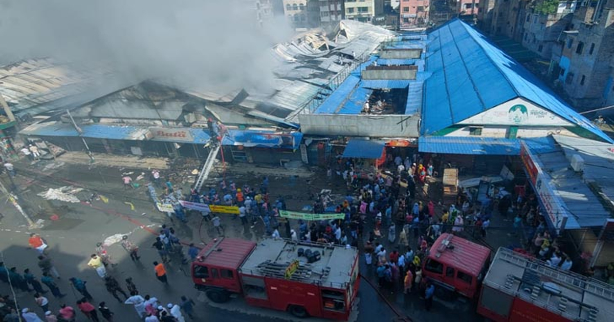 কৃষি মার্কেটের আগুন ৬ ঘণ্টা পর নিয়ন্ত্রণে