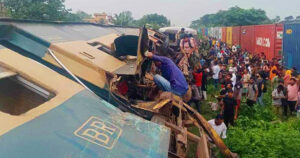 ভৈরবে দুই ট্রেনের ভয়াবহ সংঘর্ষ, নিহত ১৭