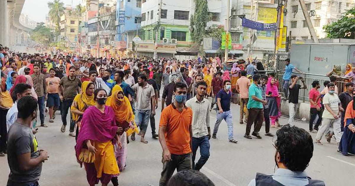 ন্যূনতম মজুরি প্রত্যাখ্যান করে বিক্ষোভের ডাক শ্রমিকদের