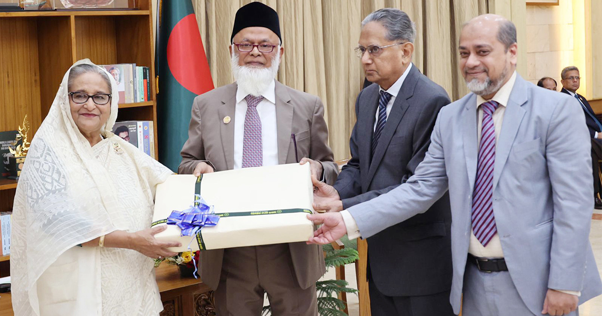 প্রধানমন্ত্রীর ত্রাণ তহবিলে পূবালী ব্যাংকের কম্বল প্রদান