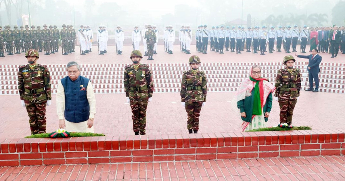 জাতীয় স্মৃতিসৌধে রাষ্ট্রপতি ও প্রধানমন্ত্রীর শ্রদ্ধা