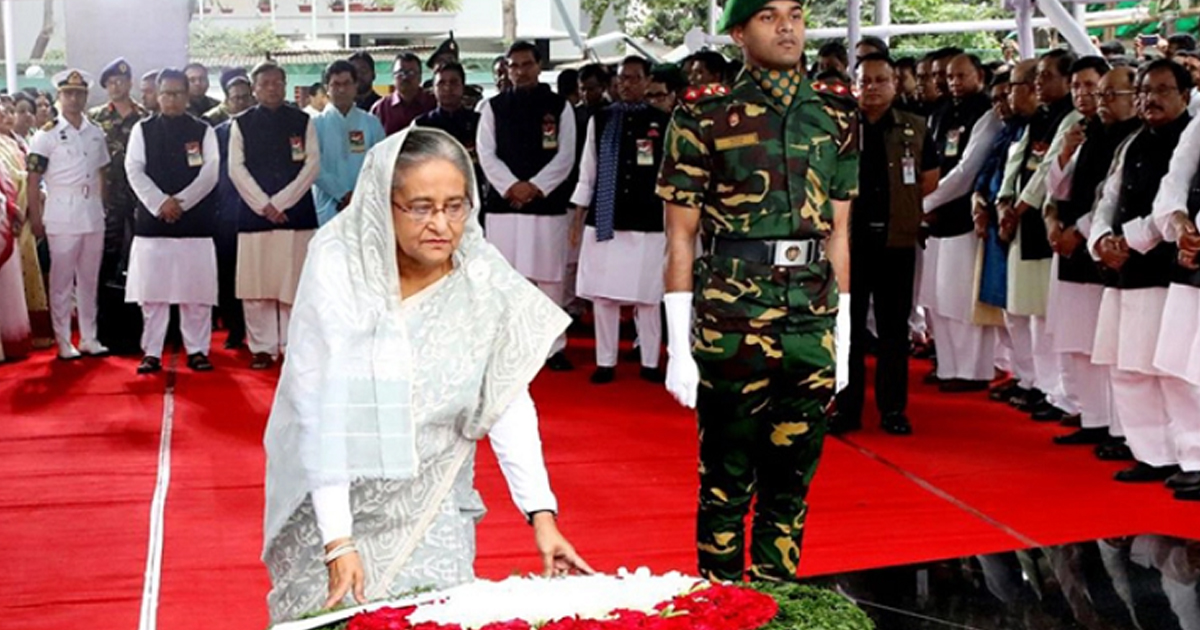 বঙ্গবন্ধুর প্রতিকৃতিতে প্রধানমন্ত্রীর শ্রদ্ধা