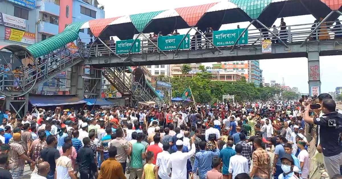 শনির আখড়ায় সড়ক অবরোধ, বন্ধ যান চলাচল