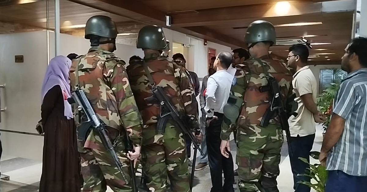 বিএসইসি ভবন পরিদর্শনে সেনাবাহিনী