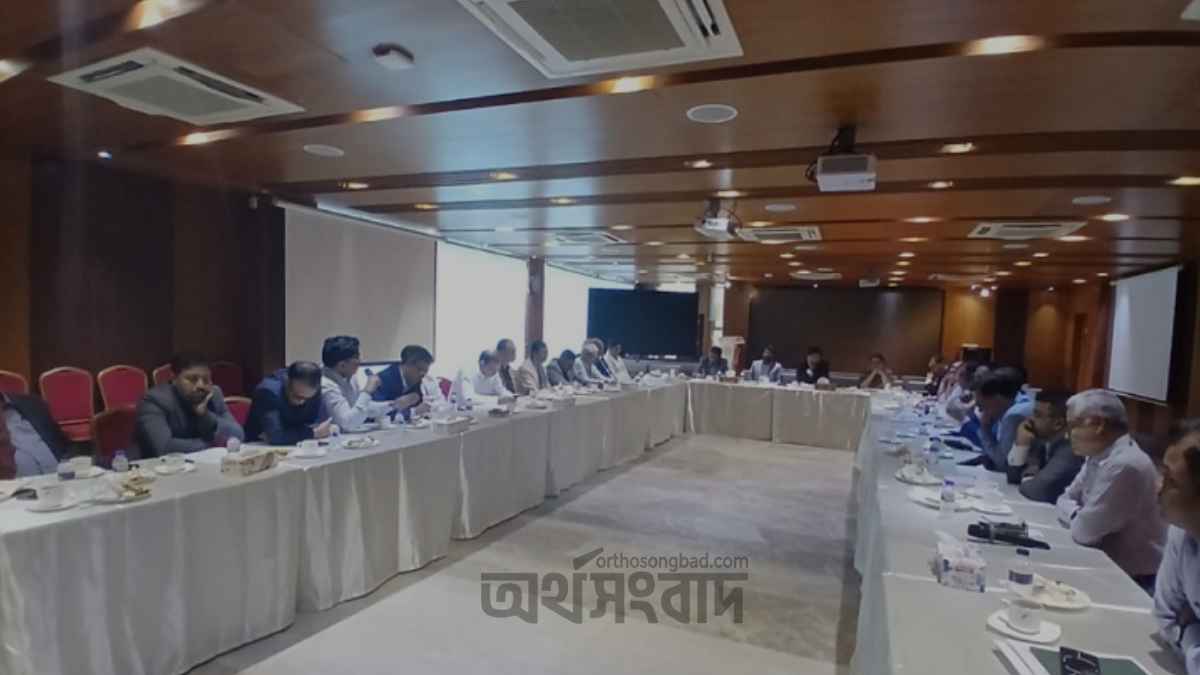 হঠাৎ অংশীজনদের সঙ্গে বৈঠকে তর্কে জড়ালেন রাশেদ মাকসুদ বৈঠকে