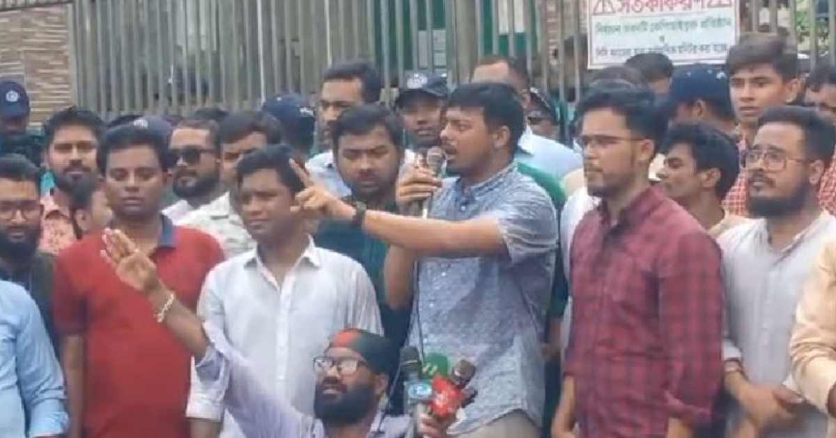 সালেহউদ্দিন আহমেদসহ তিন উপদেষ্টার পদত্যাগ দাবি এনসিপির স্ট্যান্ডার্ড
