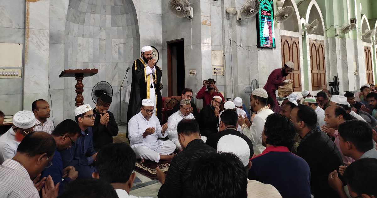 ইবির প্রতিষ্ঠাতা জিয়াউর রহমানের শাহাদাৎ বার্ষিকীতে দোয়া ও মোনাজাত পিই রেশিও
