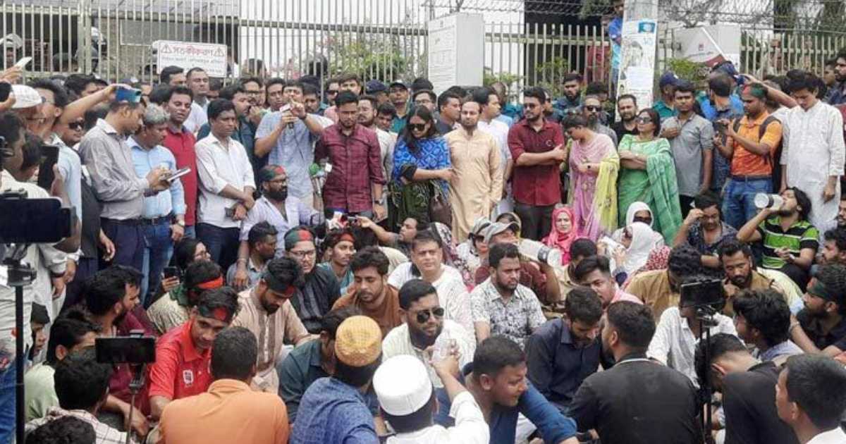 সালেহউদ্দিন আহমেদসহ তিন উপদেষ্টার পদত্যাগ দাবি এনসিপির স্ট্যান্ডার্ড