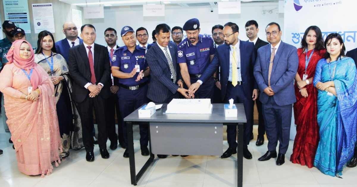 সারাদেশে ডেডিকেটেড সার্ভিস ডেস্ক চালু করলো কমিউনিটি ব্যাংক ইস্টার্ণ ব্যাংক