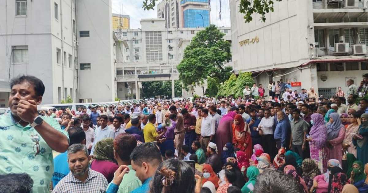 সচিবালয়ে চতুর্থ দিনের মতো কর্মচারীদের বিক্ষোভ বিনিয়োগকারী