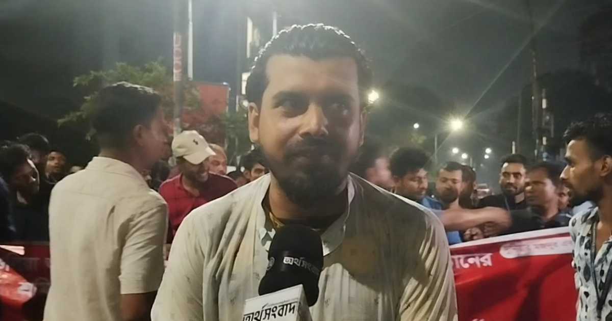 সরকারি আমলাদের বেতন বন্ধ করে দেয়া উচিত স্ট্যান্ডার্ড
