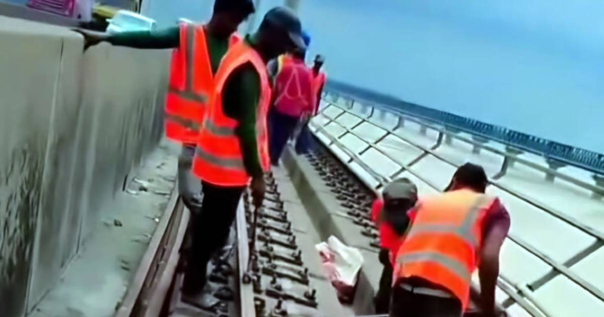 তুলে ফেলা হচ্ছে যমুনা সেতুর রেলপথ লেনদেন
