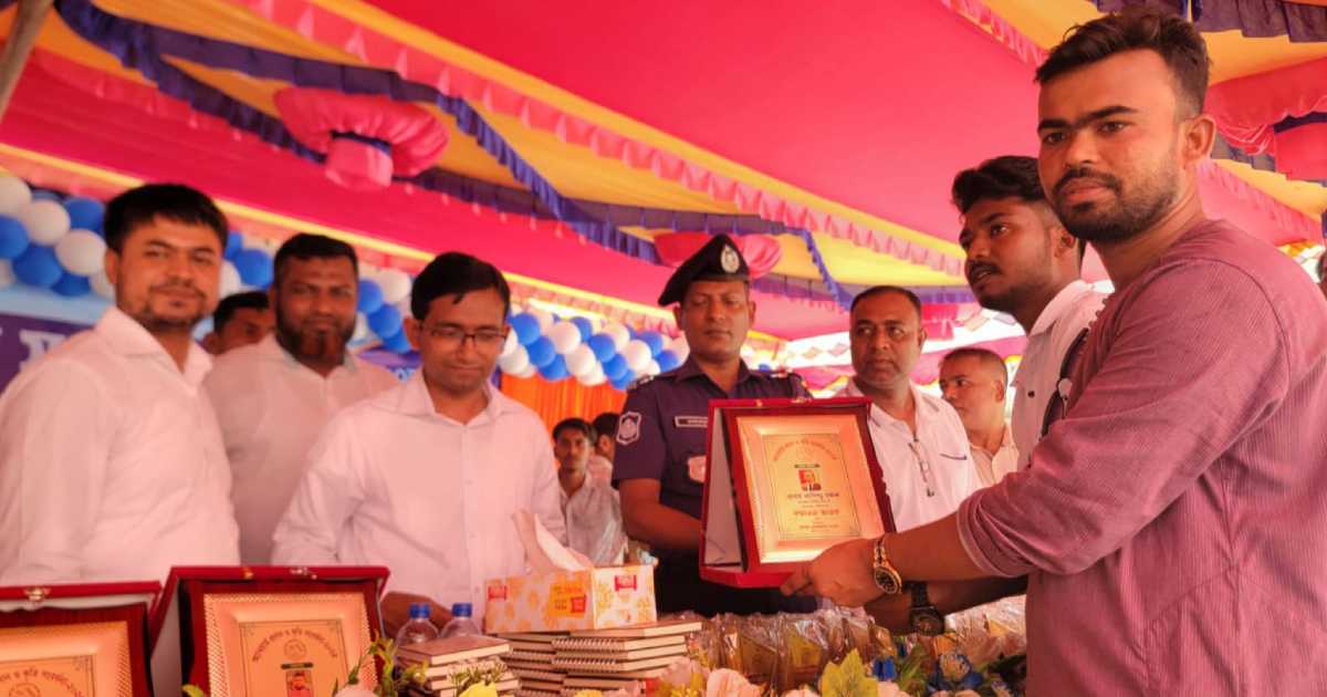 তৃণমূল ছাত্রকল্যাণ সংগঠনের কৃতি সংবর্ধনা অনুষ্ঠান লরিয়েল