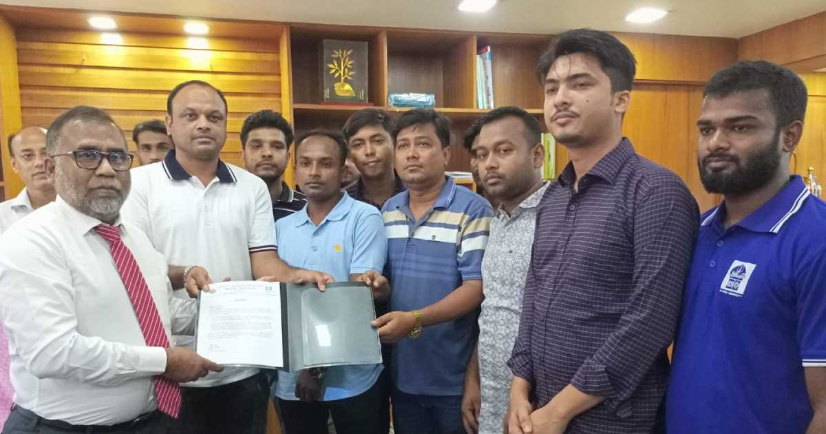 গুচ্ছ ভর্তিতে শিক্ষার্থীদের ভোগান্তি নিরসনের দাবিতে ইবি ছাত্রদলের স্মারকলিপি ব্লক