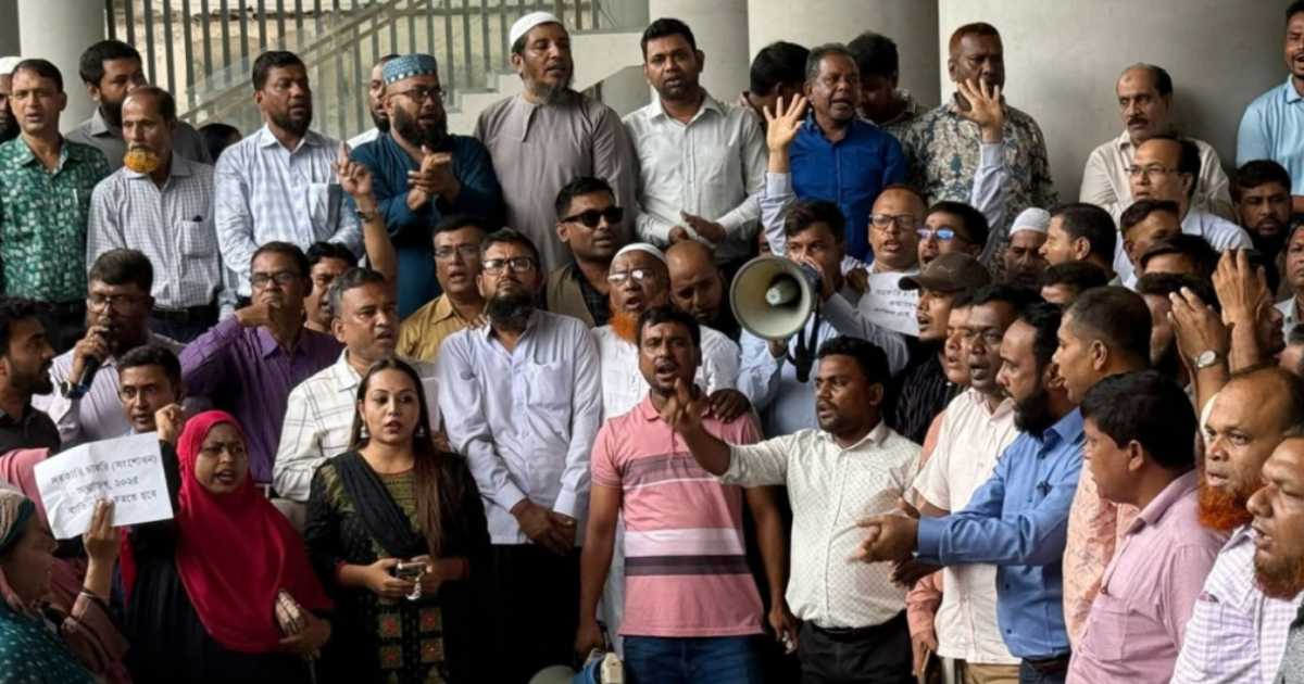 অধ্যাদেশ বাতিলের দাবিতে সচিবালয়ে ফের বিক্ষোভ ব্লক