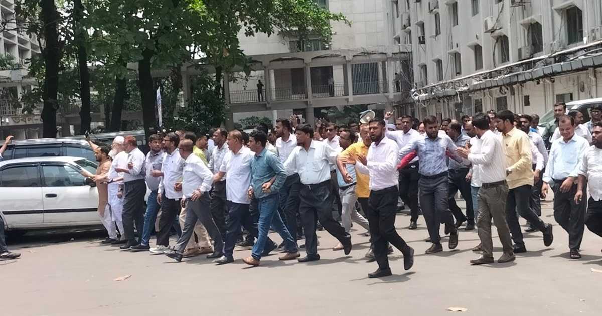 সোমবার ২ ঘণ্টা কর্মবিরতি পালন করবেন সচিবালয়ের কর্মচারীরা ব্লক