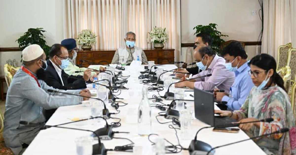 সরকারি সব ভবনে সোলার প্যানেল স্থাপনের নির্দেশ প্রধান উপদেষ্টার লেনদেন
