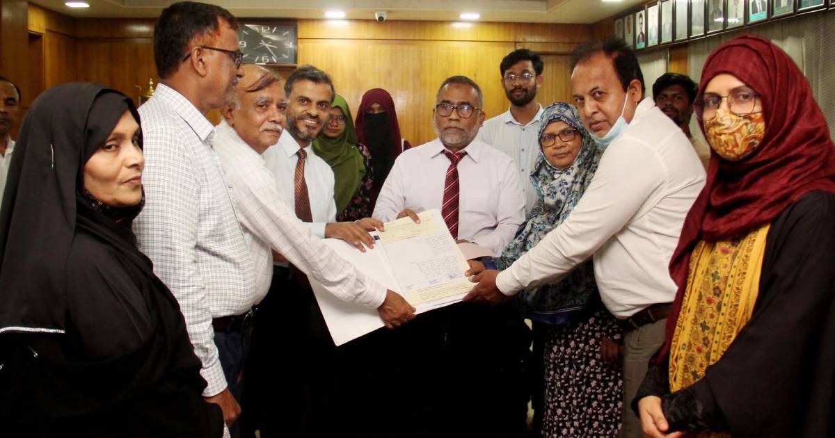 ইবিতে ‘অ্যাডভোকেট তপন বিহারী নাগ ট্রাস্ট’র ১০ লাখ টাকা অনুদান ডিএসই চেয়ারম্যান