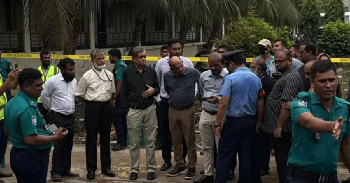 মাইলস্টোন কলেজে অবরুদ্ধ দুই উপদেষ্টা ও প্রেস সচিব