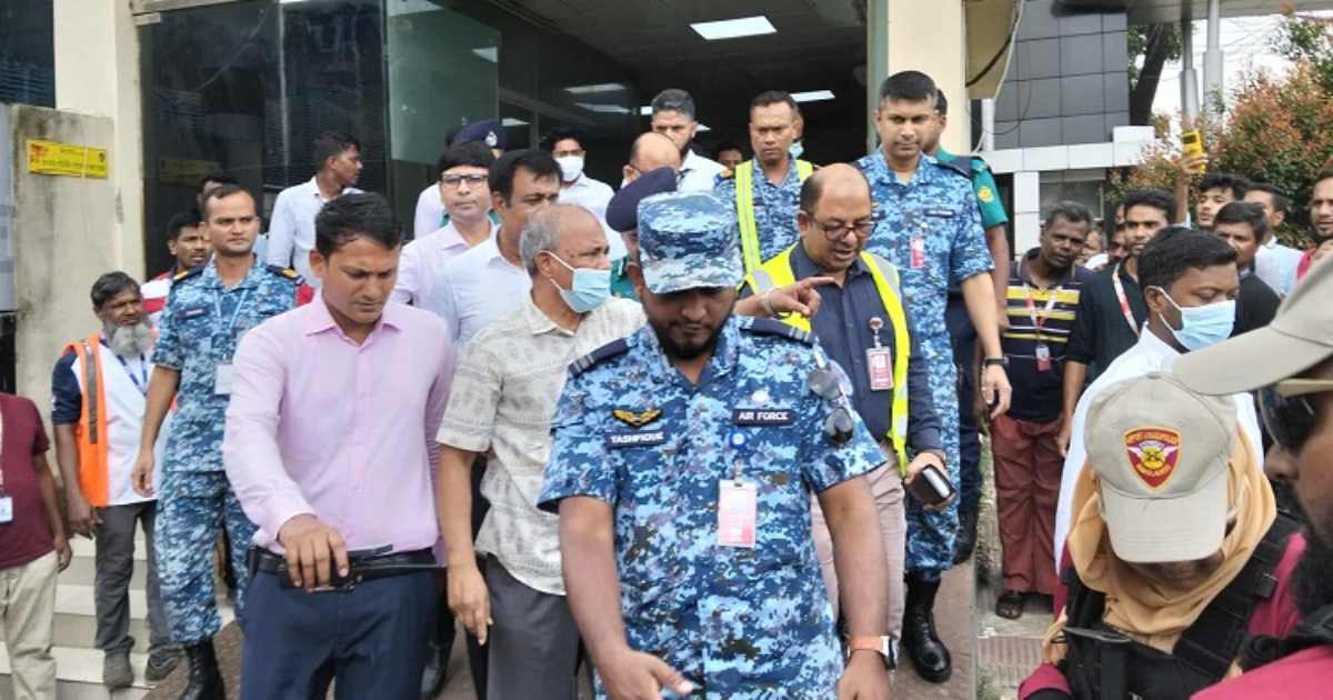 শাহজালালের রপ্তানি কার্গো ভিলেজ পরিদর্শনে স্বরাষ্ট্র উপদেষ্টা ব্যাংক