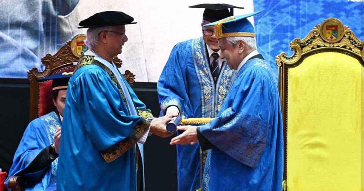 প্রধান উপদেষ্টাকে সম্মানসূচক ডক্টরেট ডিগ্রি দিলো ইউকেএম নগদ