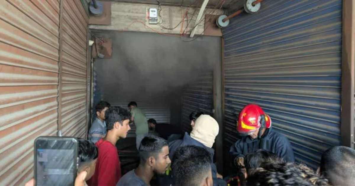 গুলিস্তান সুন্দরবন স্কয়ার মার্কেটে আগুন, নিয়ন্ত্রণে ১১ ইউনিট বাজার