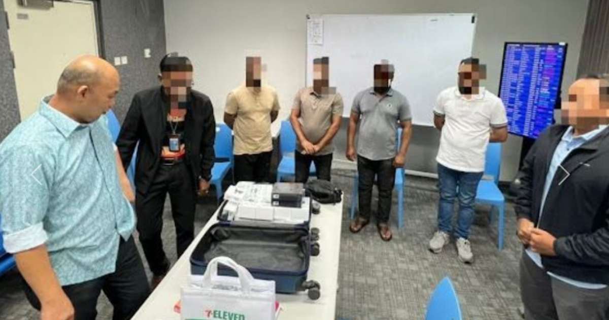 কুয়ালালামপুর বিমানবন্দরে চোরাচালানের দায়ে ৪ বাংলাদেশি আটক সাপ্তাহিক