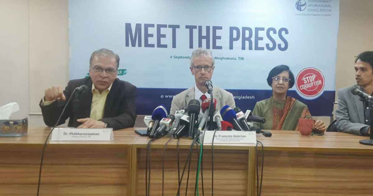 ব্যাংকখাতে কিছু সংস্কারের ফলে ঢালাও অর্থপাচার বন্ধ হয়েছে: টিআইবি শেয়ার