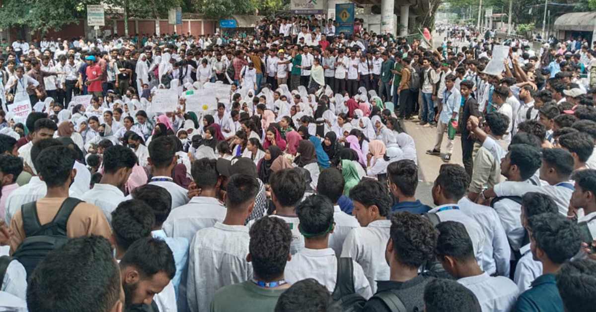 ছয় দফা দাবিতে কারিগরি শিক্ষার্থীদের সাতরাস্তা অবরোধ পাইওনিয়ার