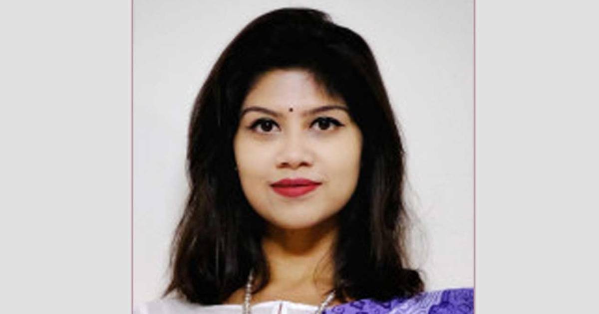 ৩৮ লাখ টাকা ঘুষ নিয়ে বরখাস্ত কর কর্মকর্তা মিতু ঢাকা