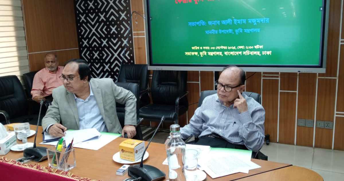 অনেক প্রকল্পের জন্য কৃষিজমি কমছে: ভূমি উপদেষ্টা ডিবিএ
