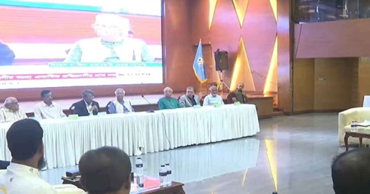 রাজনৈতিক দলগুলোর সঙ্গে বৈঠকে প্রধান উপদেষ্টা শেফার্ড ইন্ডাস্ট্রিজে
