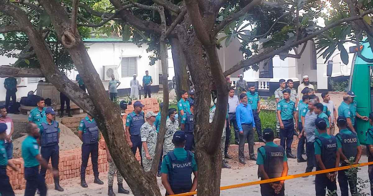 ট্রাইব্যুনালে আনা হয়েছে সেনা কর্মকর্তাদের এক্সপ্রেস ইন্স্যুরেন্স