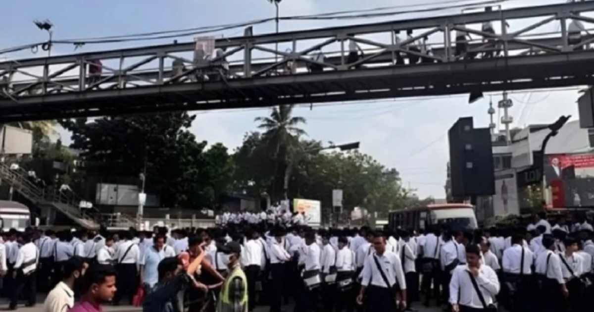 সায়েন্সল্যাবে ঢাকা কলেজ শিক্ষার্থীদের সড়ক অবরোধ জনতা ইন্স্যুরেন্স