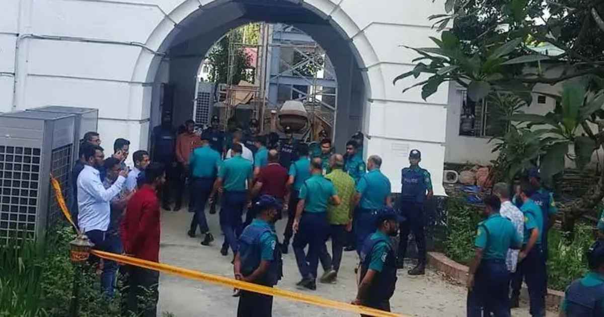 ১৫ সেনা কর্মকর্তাকে কারাগারে পাঠালেন ট্রাইব্যুনাল এক্সপ্রেস ইন্স্যুরেন্স