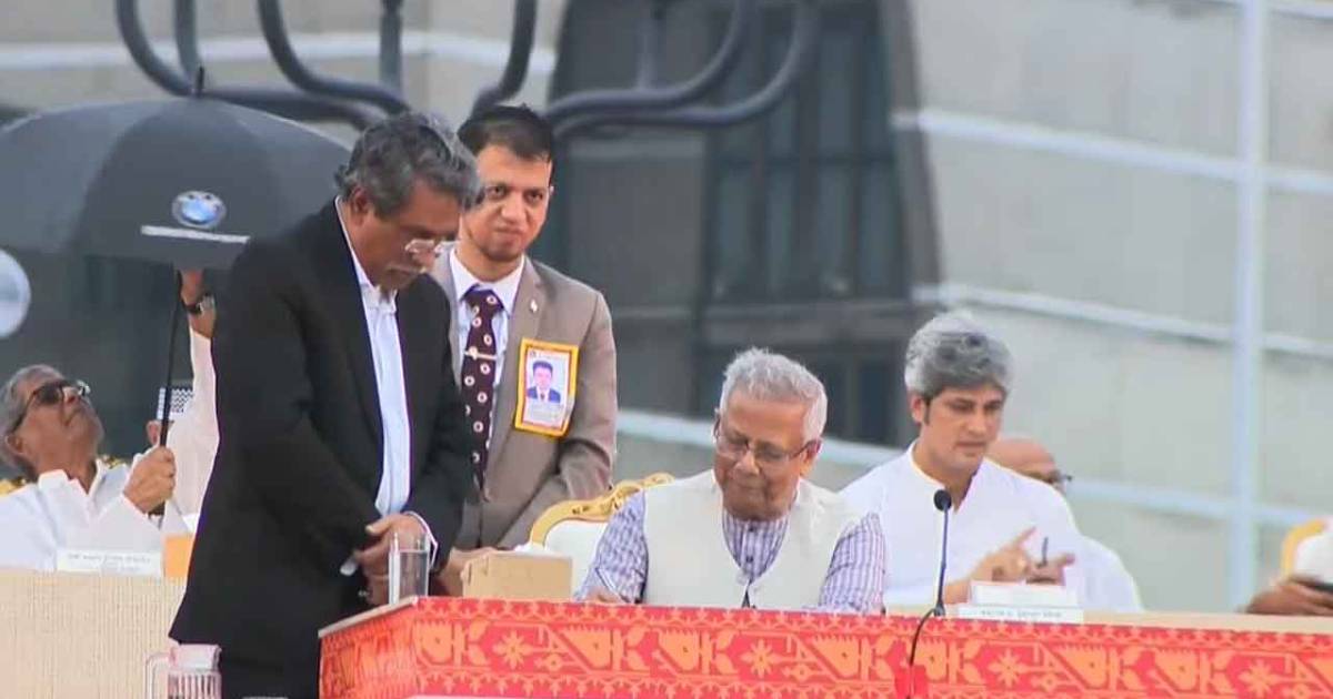জুলাই সনদে স্বাক্ষর করলেন প্রধান উপদেষ্টা ও রাজনীতিবিদেরা মূলধন