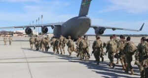 আলোচনার আড়ালে মধ্যপ্রাচ্যে প্যারাট্রুপার পাঠাচ্ছে যুক্তরাষ্ট্র!