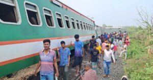 বগুড়ায় ট্রেনের বগি লাইনচ্যুতের ঘটনায় আহত অর্ধশতাধিক